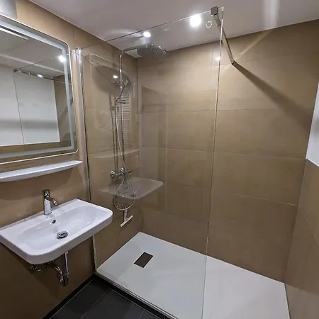 B5 Albmatte-fewo Sauna, Hallenbad Aussenbecken Massagen Nebenan Менценшванд